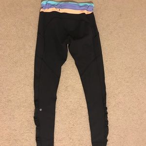 🍋 Lululemon Ruffled bottom Leggins Size 10